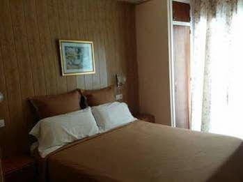 Hostal Creus 로지즈 외부 사진